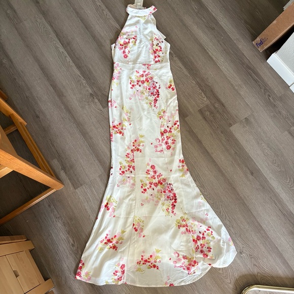 jarlo Dresses & Skirts - Jarlo Caden Halter Neck Maxi Dress XS NWT Floral formal elegant